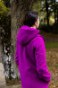 Dlhý vyšívaný fuksiový kabát s osobitnou kapucňou Fialový sen
