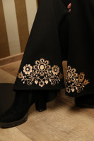 Vyšívané nohavice Čierna elegancia