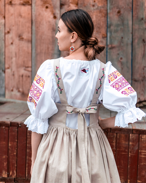 Vyšívané ľanové šaty Lúčna...