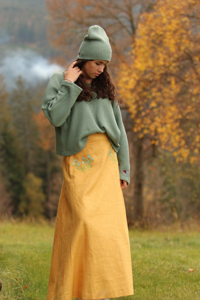 Dlhá ľanová vyšívaná sukňa...