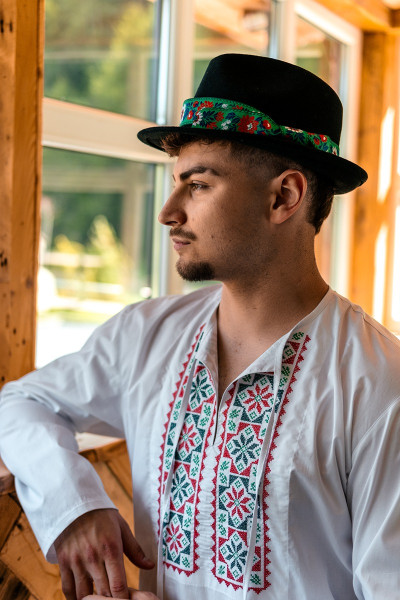 Ľudový klobúk zelená stuha