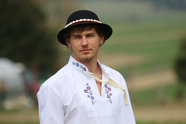 Goralský klobúk s pierkom