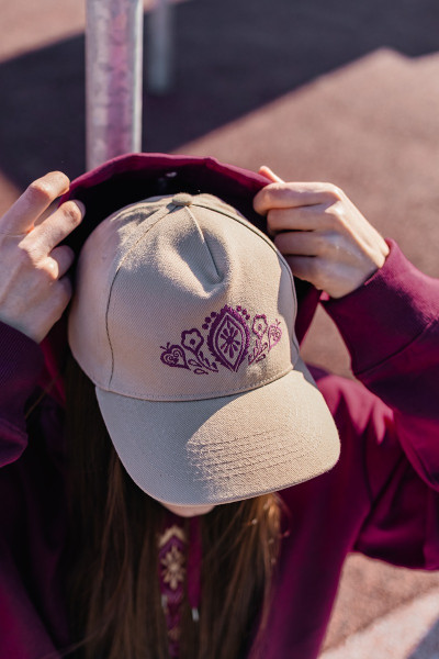 Vyšívaná šiltovka Jablonica