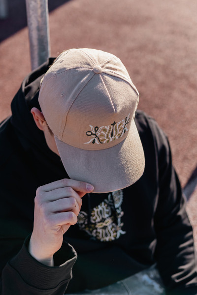 Vyšívaná šiltovka Čataj