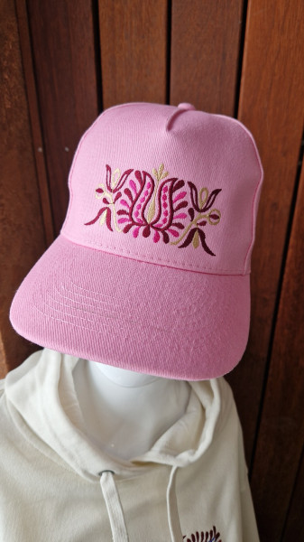 Vyšívaná šiltovka Čataj