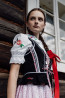 Folklórny zamatový lajblík Jola - Krojove.sk