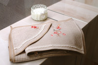 Vyšívaný WAFLE bavlnený detský uterák ZAJKO