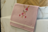 Vyšívaný WAFLE bavlnený detský uterák ZAJKO