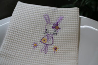 Vyšívaný WAFLE bavlnený detský uterák ZAJKO