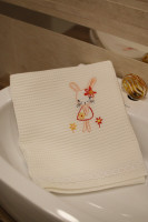 Vyšívaný WAFLE bavlnený detský uterák ZAJKO