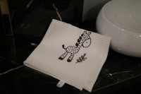 Vyšívaný WAFLE bavlnený detský uterák ZEBRA