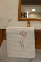 Vyšívaný WAFLE bavlnený uterák ROSE