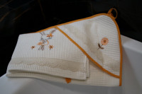 Vyšívaná WAFLE bavlnená detská osuška KVIETOK