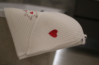 Vyšívaná WAFLE bavlnená detská osuška SRDIEČKO