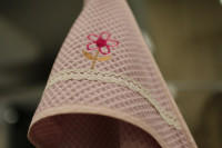 Vyšívaná WAFLE bavlnená detská osuška KVIETOK