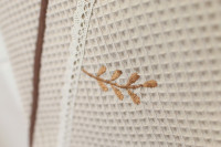 Vyšívaná WAFLE bavlnená detská osuška VETVIČKA