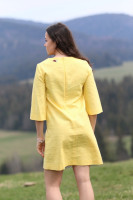 Krátke vyšívané ľanové žlté šaty Banánová vôňa - Krojové.sk