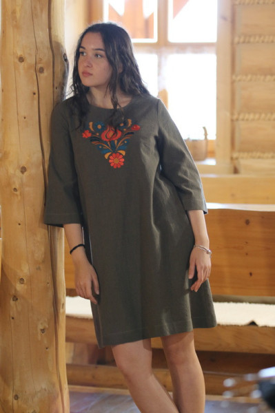 Krátke vyšívané ľanové šaty...