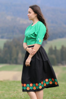 Ľudová vyšívaná čierna sukňa Rozkvitnutá zem