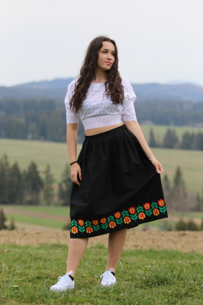Ľudová vyšívaná čierna...