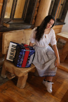 Ľudová sukňa Tancuj tancuj vykrúcaj