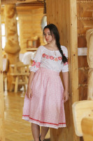 Ľudová sukňa V záhradôčke pod okienkom