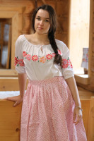 Ľudová sukňa V záhradôčke pod okienkom