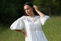 Vyšívané madeirové šaty Nežná dlaň