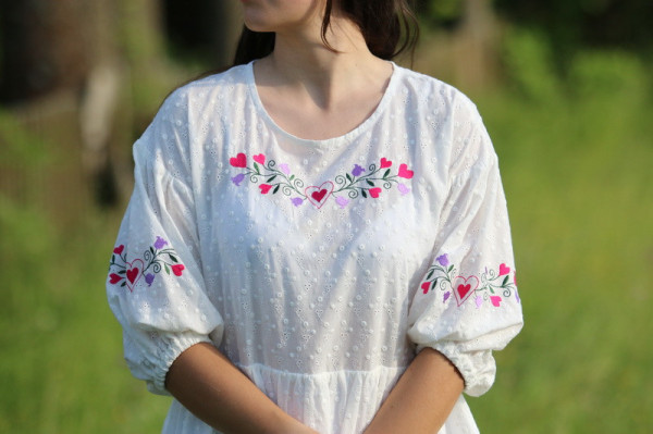 Vyšívané madeirové šaty V...