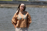 Vyšívaná ľanová blúzka V prievane