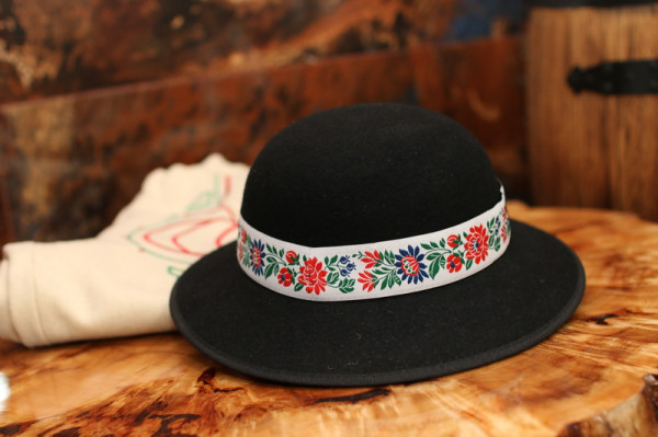 Ľudový klobúk