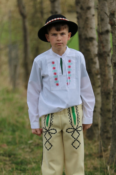 Ľudová chlapčenská vyšívaná...