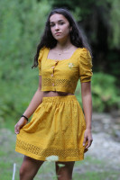 Vyšívaný bavlnený crop top Medový plást