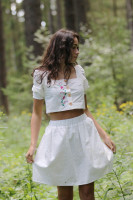 Vyšívaný crop top Naboso