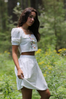 Vyšívaný crop top Naboso