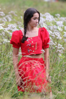 Vyšívaný bavlnený crop top Jahodový kokteil