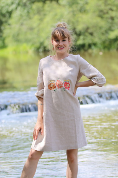 Krátke vyšívané ľanové šaty...