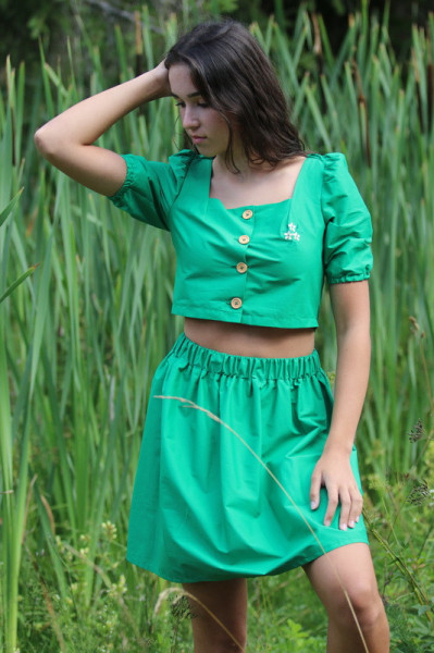 Vyšívaný bavlnený crop top...