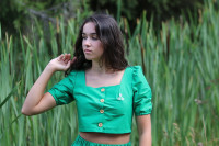 Vyšívaný bavlnený crop top Pokosená tráva