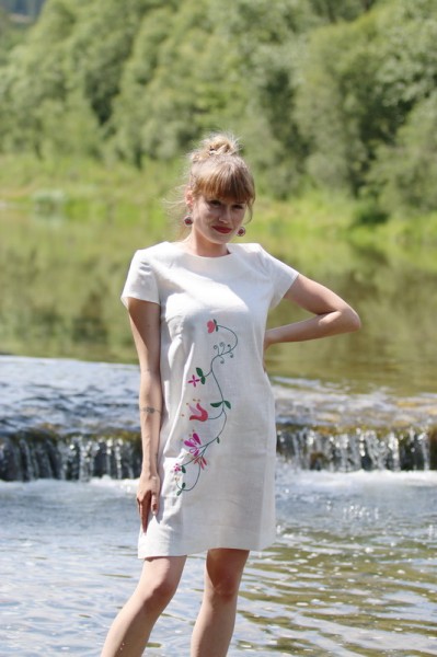 Krátke vyšívané ľanové šaty...