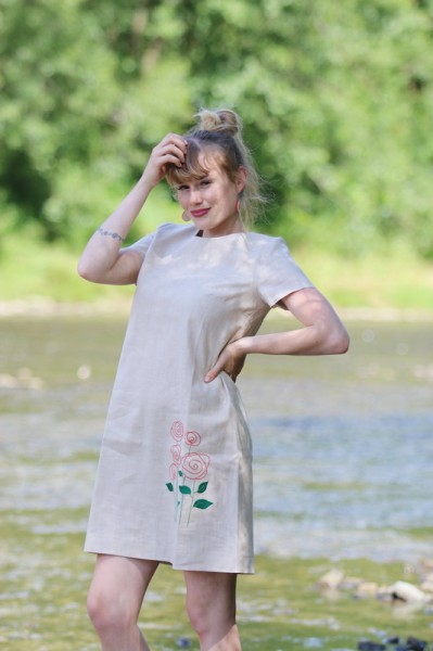 Krátke vyšívané ľanové šaty...