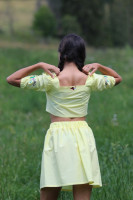 Vyšívaný bavlnený crop top Zázrak okamihu