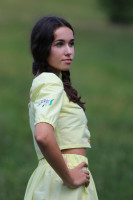 Vyšívaný bavlnený crop top Zázrak okamihu