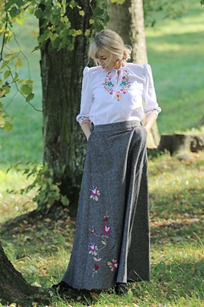 Dámska vyšívaná vlnená...