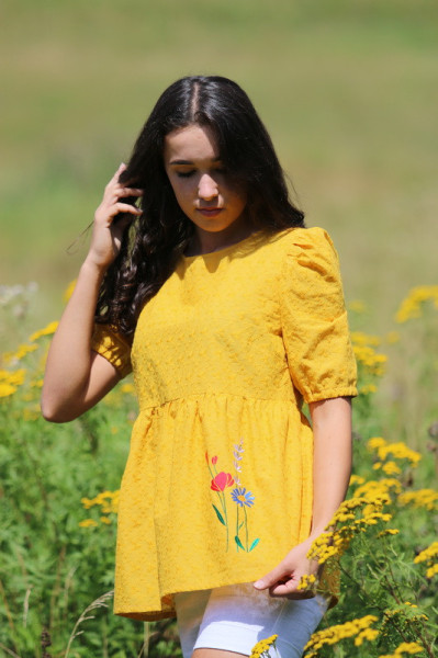 Vyšívaná blúzka V žiare slnka