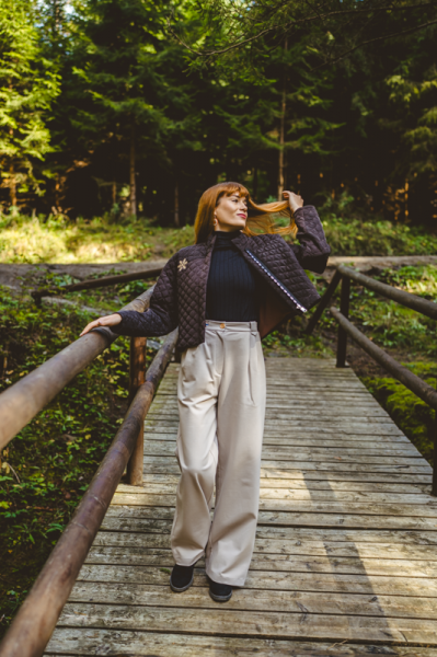 Vyšívaná prechodná bunda...