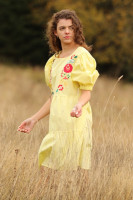 Vyšívané šaty Šum vetra