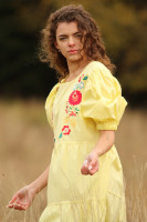 Vyšívané šaty Šum vetra