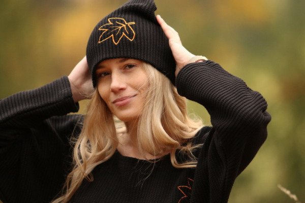 Dámska vyšívaná čiapka