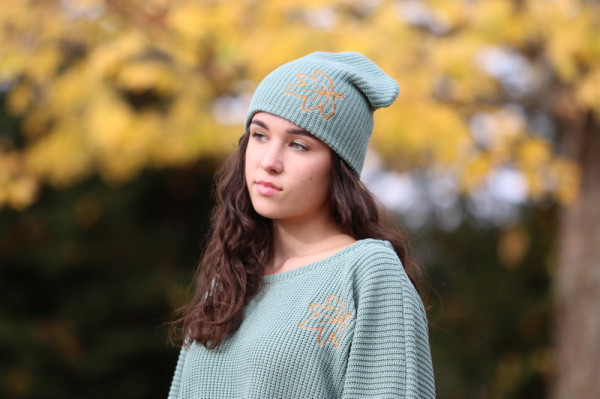 Dámska vyšívaná čiapka